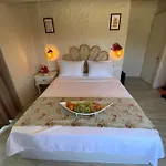 Naz Bed & Breakfast *