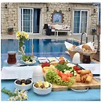 Naz Bed & Breakfast
