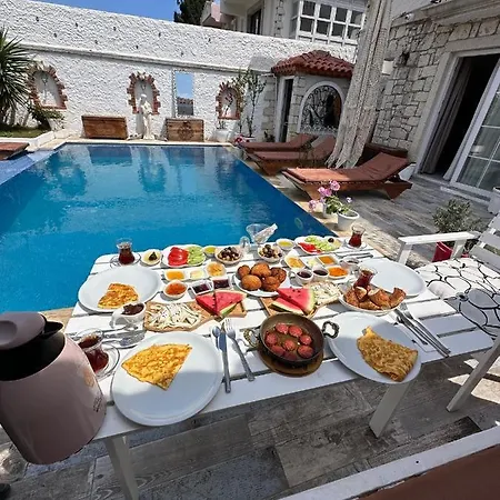 Naz Alaçatı