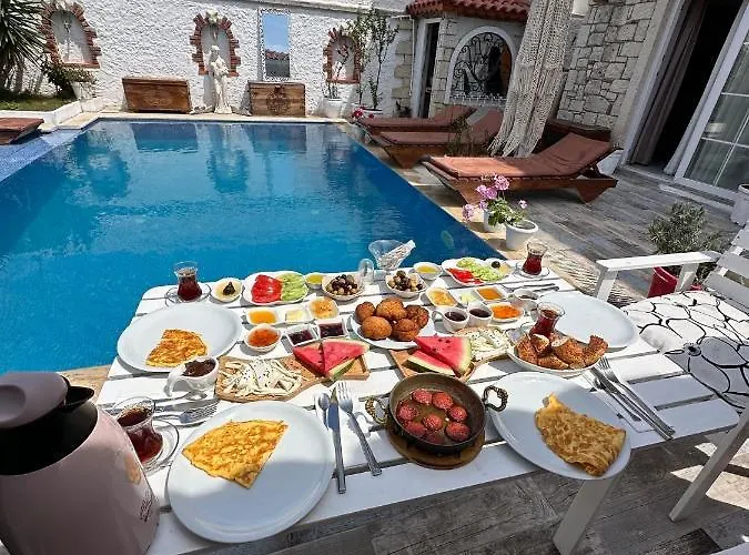 Naz Alaçatı
